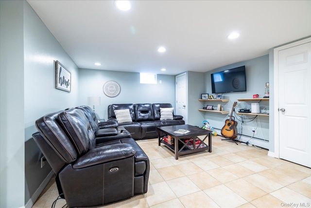 2971 Waverly Avenue, Oceanside, NY 11572