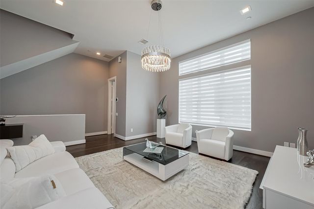 5919 E Post Oak Lane, Houston, TX 77055