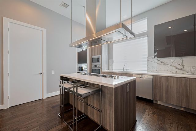 5919 E Post Oak Lane, Houston, TX 77055