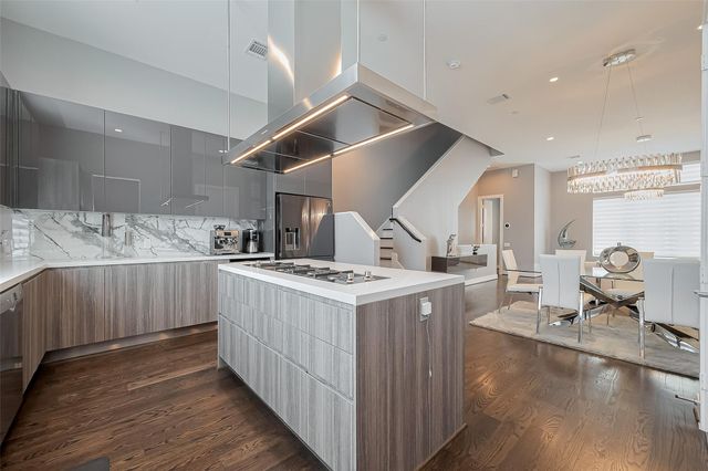 5919 E Post Oak Lane, Houston, TX 77055