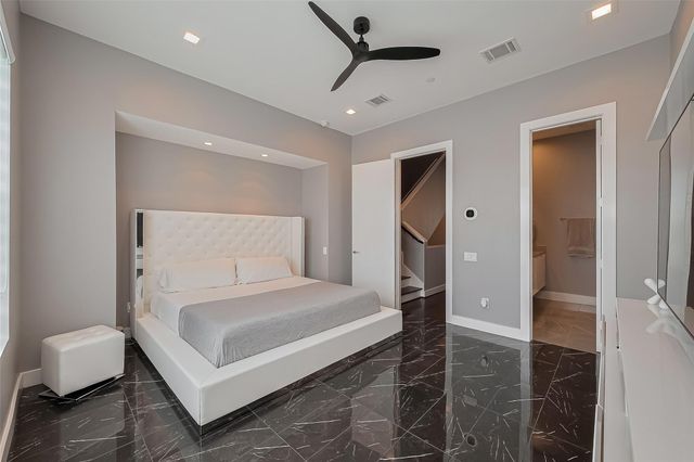 5919 E Post Oak Lane, Houston, TX 77055