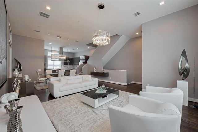 5919 E Post Oak Lane, Houston, TX 77055