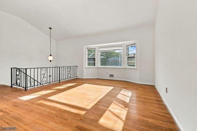 75 Tammy Pl, Woodbridge Twp., NJ 08830