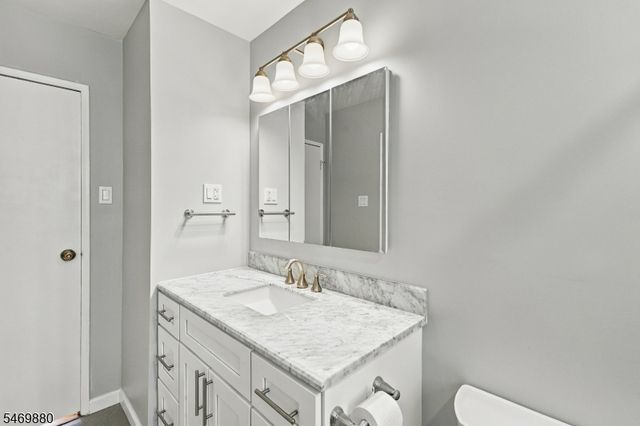 75 Tammy Pl, Woodbridge Twp., NJ 08830