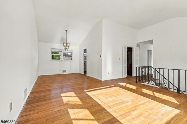 75 Tammy Pl, Woodbridge Twp., NJ 08830