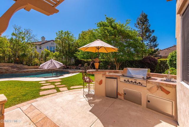 331 Briar Bluff Circle, Thousand Oaks, CA 91360