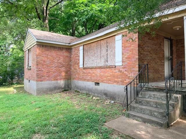 529 E SHELBY DR, Memphis, TN 38109