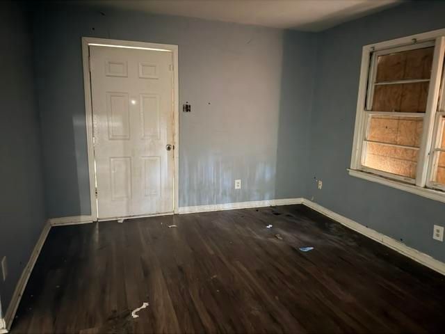 529 E SHELBY DR, Memphis, TN 38109