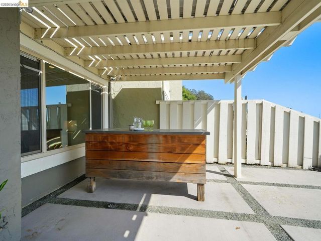 57 Thousand Oaks ST, Oakland, CA 94605