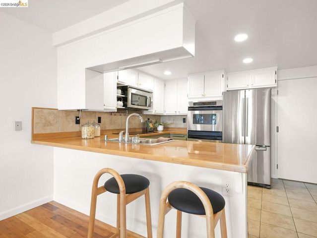 57 Thousand Oaks ST, Oakland, CA 94605