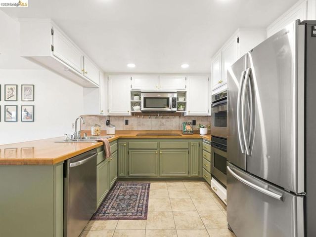 57 Thousand Oaks ST, Oakland, CA 94605