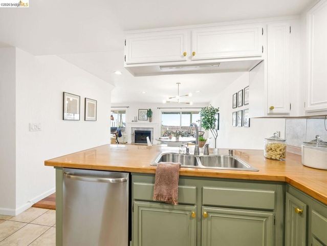 57 Thousand Oaks ST, Oakland, CA 94605