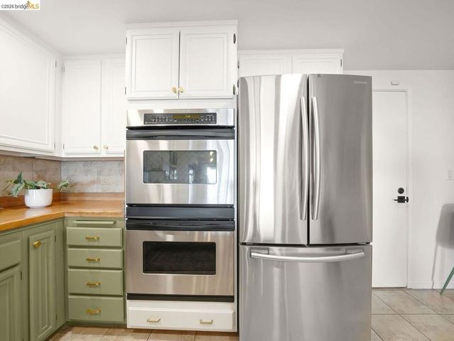 57 Thousand Oaks ST, Oakland, CA 94605