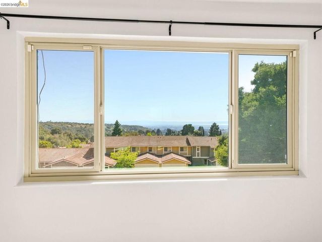 57 Thousand Oaks ST, Oakland, CA 94605