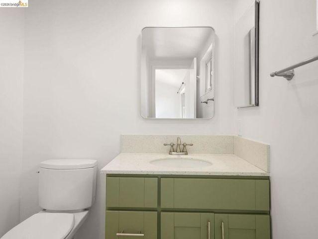 57 Thousand Oaks ST, Oakland, CA 94605