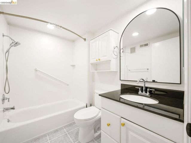 57 Thousand Oaks ST, Oakland, CA 94605