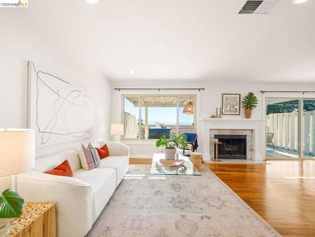 57 Thousand Oaks ST, Oakland, CA 94605