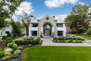 4889 E Lake Harriet Parkway, Minneapolis, MN 55419