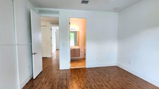 460 NE 35th Ct 5, Oakland Park, FL 33334