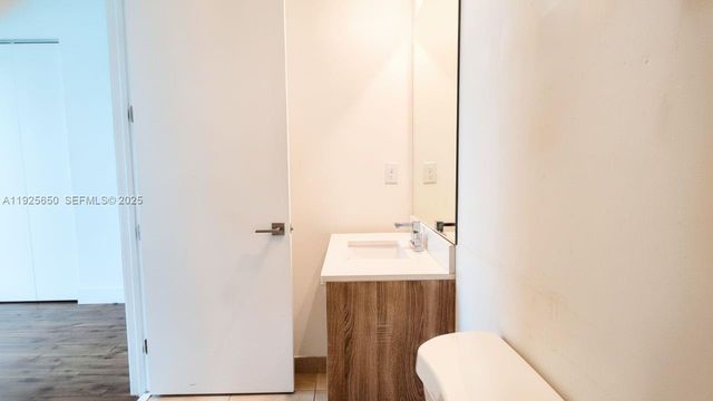 460 NE 35th Ct 5, Oakland Park, FL 33334