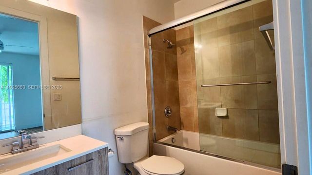 460 NE 35th Ct 5, Oakland Park, FL 33334