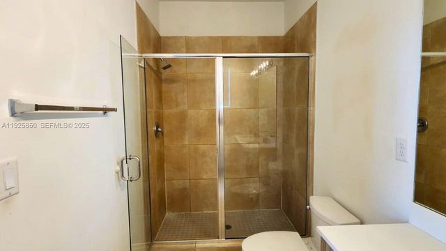 460 NE 35th Ct 5, Oakland Park, FL 33334