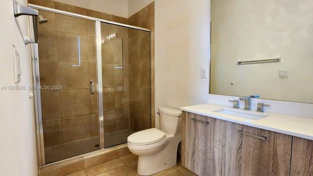 460 NE 35th Ct 5, Oakland Park, FL 33334