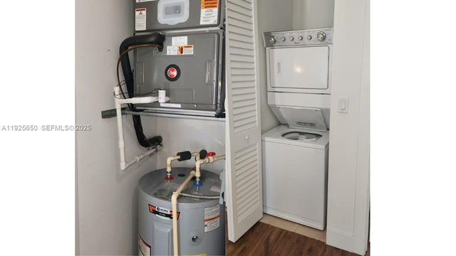 460 NE 35th Ct 5, Oakland Park, FL 33334