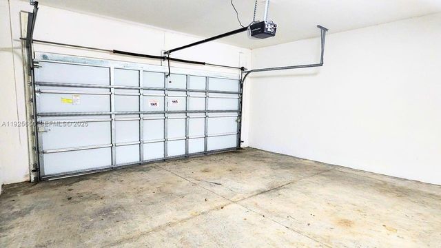 460 NE 35th Ct 5, Oakland Park, FL 33334