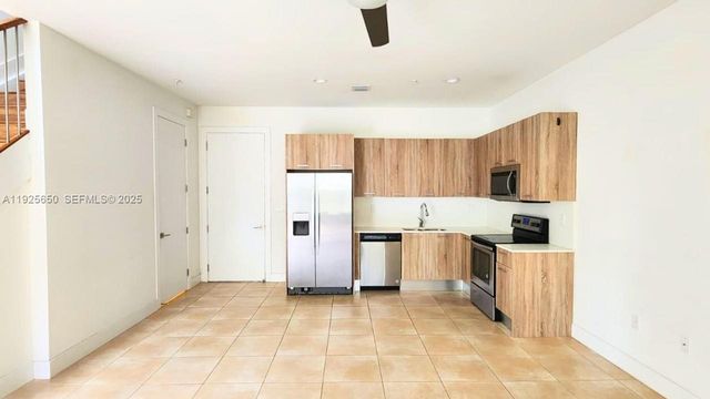 460 NE 35th Ct 5, Oakland Park, FL 33334