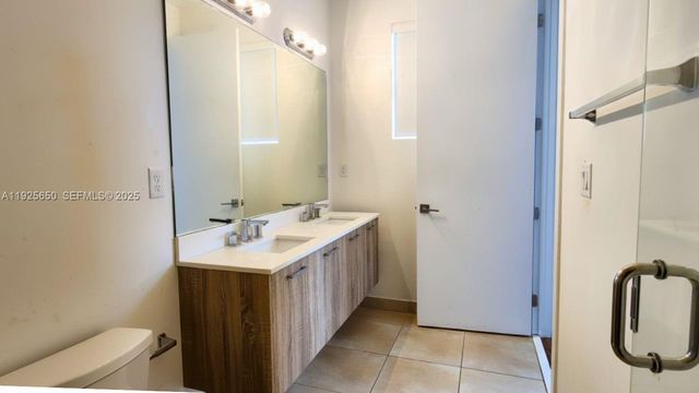 460 NE 35th Ct 5, Oakland Park, FL 33334