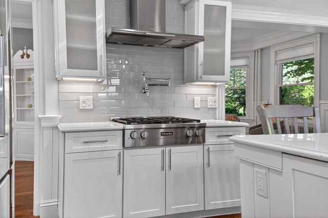 33 Linden Street, Wellesley, MA 02482