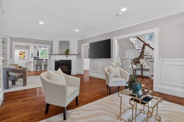 33 Linden Street, Wellesley, MA 02482