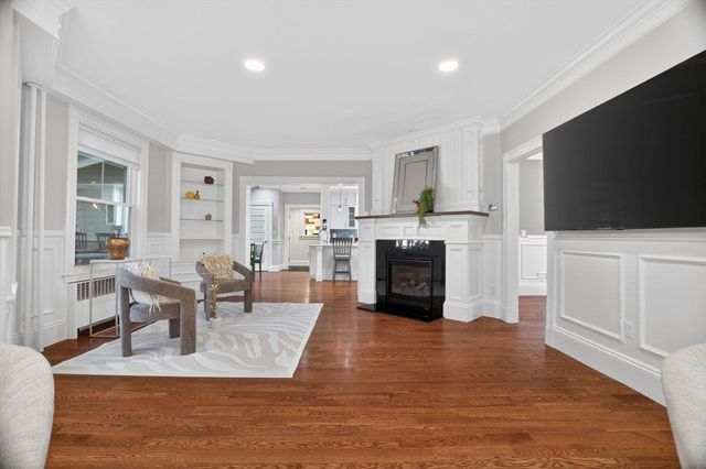 33 Linden Street, Wellesley, MA 02482