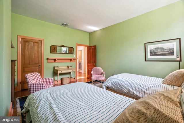 2212 SAINT JAMES PL, Philadelphia, PA 19103