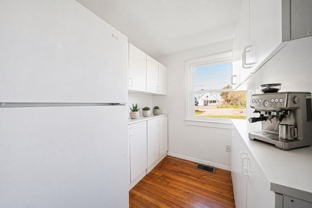 53 Shore Dr, Kingston, MA 02364