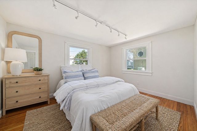 53 Shore Dr, Kingston, MA 02364