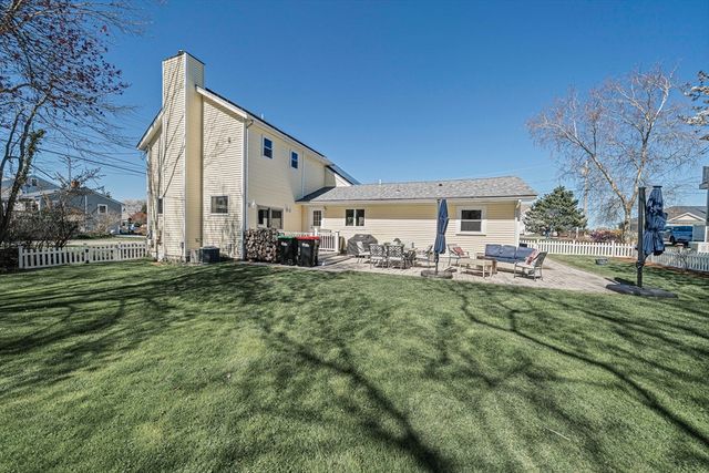 53 Shore Dr, Kingston, MA 02364