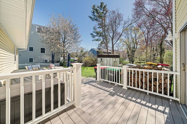 53 Shore Dr, Kingston, MA 02364