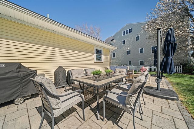 53 Shore Dr, Kingston, MA 02364