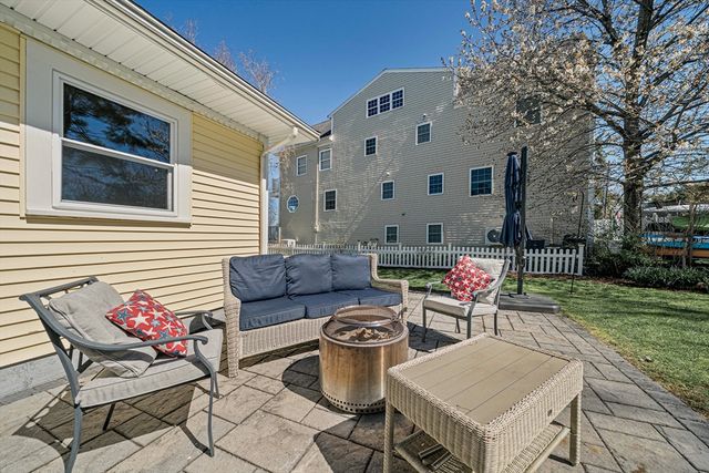53 Shore Dr, Kingston, MA 02364