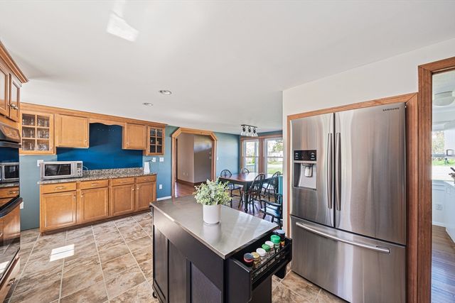 53 Shore Dr, Kingston, MA 02364