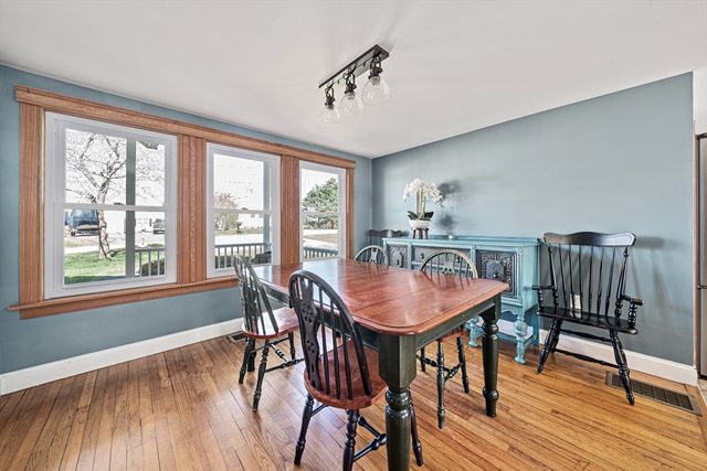 53 Shore Dr, Kingston, MA 02364