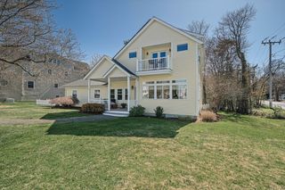 53 Shore Dr, Kingston, MA 02364