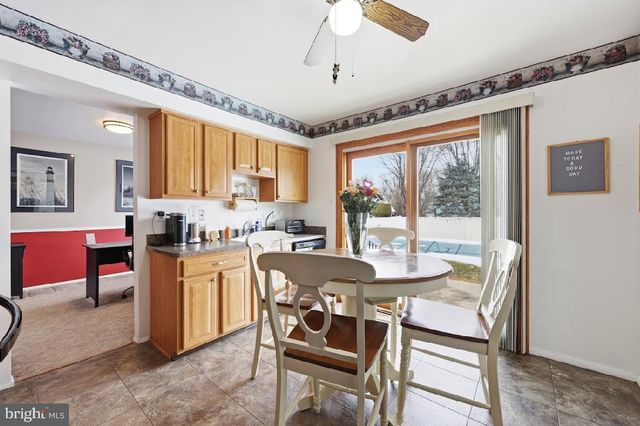 8 OAKTON DR, Mantua, NJ 08051