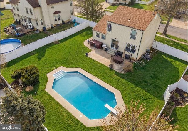 8 OAKTON DR, Mantua, NJ 08051