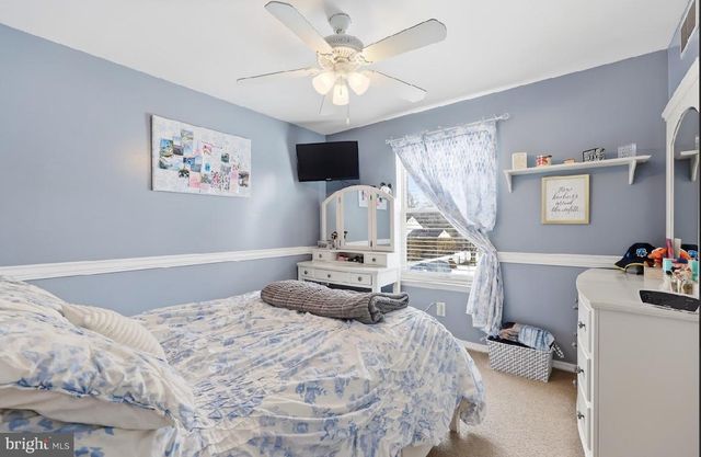 8 OAKTON DR, Mantua, NJ 08051