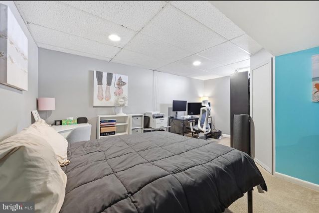 8 OAKTON DR, Mantua, NJ 08051