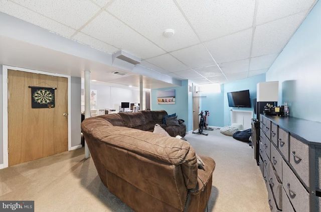 8 OAKTON DR, Mantua, NJ 08051