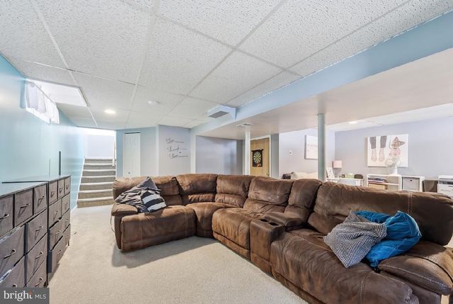 8 OAKTON DR, Mantua, NJ 08051